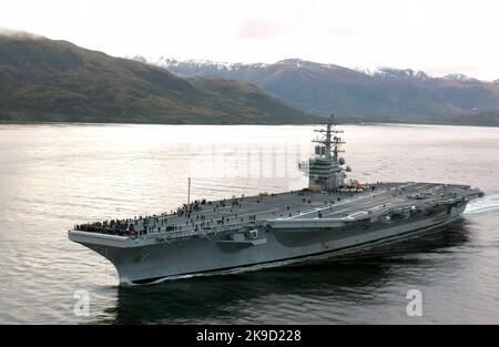 Le porte-avions de la classe Nimitz USS Ronald Reagan (CVN 76) U.S. Navy Banque D'Images