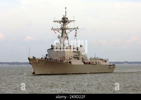 Destroyer de missile guidé USS Forrest Sherman (DDG 98) U.S. Navy Banque D'Images