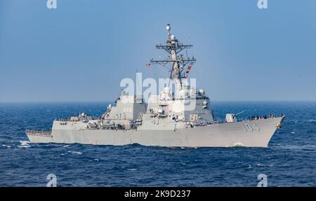 Destroyer à missiles guidés de classe Arleigh Burke USS Sterett (DDG 104) U.S. Navy Banque D'Images