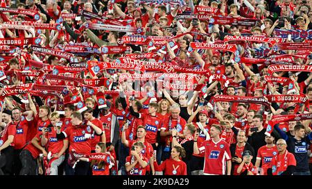 Londres, Royaume-Uni. 27th octobre 2022. Les fans de Silkeborg brandirent leurs foulards pendant le West Ham vs Silkeborg SI l'UEFA Europa Conference League se dispute au London Stadium Stratford. Crédit : MARTIN DALTON/Alay Live News Banque D'Images