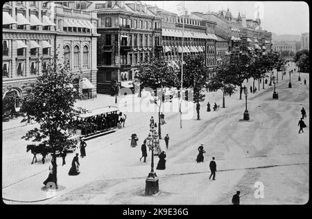 La compagnie de tramway du sud de Stockholm, SSB C2 160 à gauche sur la photo de Vasagatan à Central Plan à Stockholm. Banque D'Images