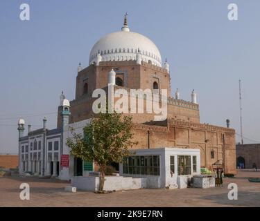 Vue sur le paysage du magnifique mausolée médiéval antique et du sanctuaire de l'homme Saint musulman Bahauddin Zakariya, Multan, Punjab, Pakistan Banque D'Images