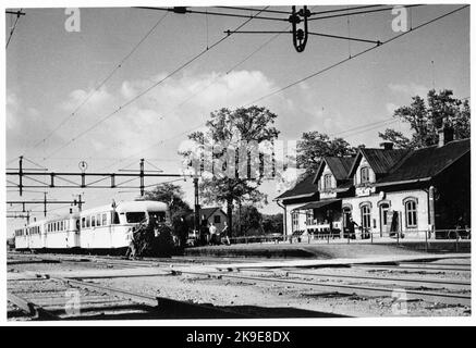 Gare de Billesholm depuis l'arrivée du dernier train à Billesholm et le dernier départ du train depuis Billesholm sur 29 mai 1960. Le nom était 1943 la mine de Billesholm. La gare construite en 1875 par Lion, chemins de fer de Landskrona - Engelholm. La station construite en 1876. Maison de station d'un étage en pierre. Banque D'Images