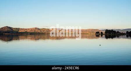 Lac Hume au crépuscule Banque D'Images