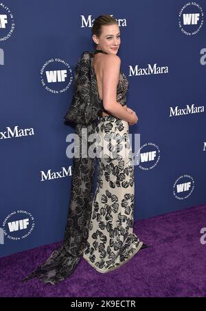 Beverly Hills, États-Unis . 27th octobre 2022. Lili Reinhart arrivant au WIF 2022 honore les femmes « Forging Forward » dans le divertissement tenu à l'hôtel Beverly Hilton à Beverly Hills, CA sur 27 octobre 2022. © OConnor / AFF-USA. Crédit : AFF/Alamy Live News Banque D'Images