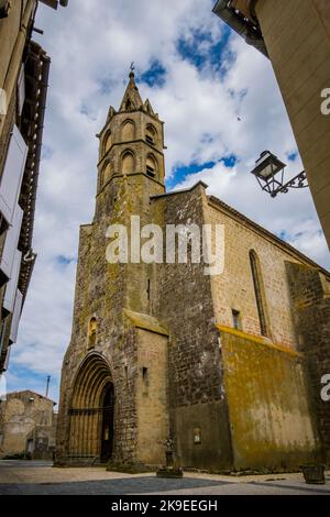 Vue sur l'église médiévale gothique de Fanjeaux dans le sud de la France (Aude) Banque D'Images