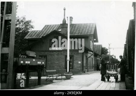 La gare a été construite en 1872. La maison de la gare a été démolie et remplacée par une nouvelle en 1950s. La gare a ouvert pour la circulation publique 22.12.1873. Banque D'Images