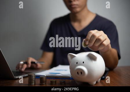 Fonds de dépôt croissance épargne piggybank finance argent comptant monnaie économie investissement. Impôt des entreprises richesse revenu prêt de retraite concept. Banque D'Images