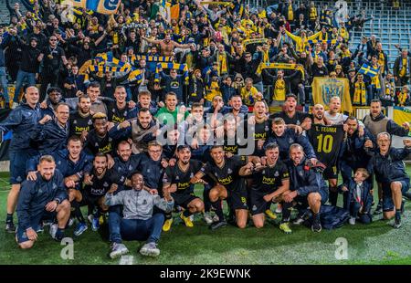 Malmoe, Suède. 27th octobre 2022. Les joueurs de l'Union SG célèbrent la victoire avec les fans après le match de l'UEFA Europa League entre Malmo FF et Union Saint-Gilloise à Eleda Stadion à Malmö. (Crédit photo : Gonzales photo/Alamy Live News Banque D'Images