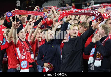 Silkeborg IF fans lors du match de football de l'UEFA Europa Conference League Group B entre West Ham United et Silkeborg IF au stade de Londres à Londres, Banque D'Images