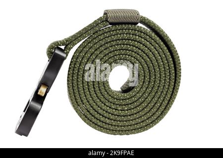 Ceinture de fixation en nylon pour hommes verte isolée sur fond blanc. Le fichier contient un chemin d'écrêtage. Banque D'Images