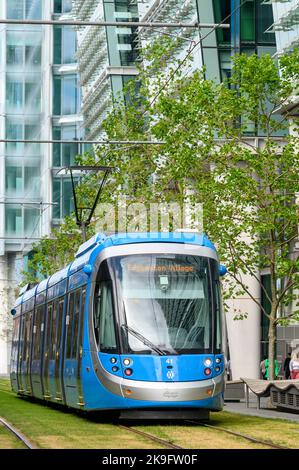 Le tramway de West Midlands Metro est relié au village d'Edgbaston dans le centre-ville de Birmingham, en Angleterre. Banque D'Images