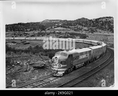 Trains de voyageurs appartenant à Atchison, Topeka et Santa Fe Railway, le « chef de l'ATSF ». Banque D'Images