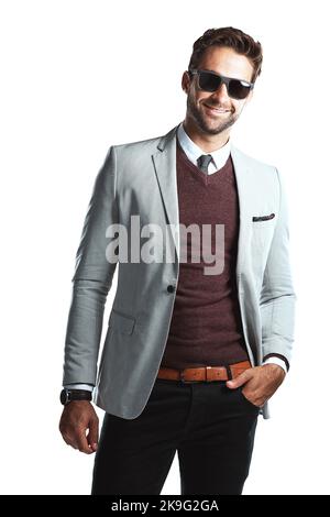 Restez intelligent et au frais. Studio photo d'un beau jeune homme posant sur un fond blanc. Banque D'Images