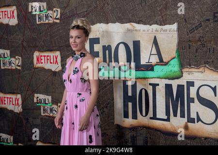 New York, États-Unis. 27th octobre 2022. Millie Bobby Brown assiste à la première mondiale de Netflix « Enola Holmes 2 » au Paris Theatre de New York. (Photo par Ron Adar/SOPA Images/Sipa USA) crédit: SIPA USA/Alay Live News Banque D'Images