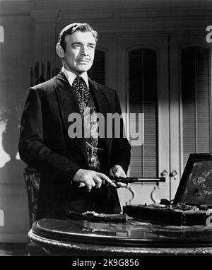 CLARK PIGNON tenant dueling pistolet dans LE GROUPE DES ANGES 1957 réalisateur RAOUL WALSH roman Robert Penn Warren costume design Marjorie meilleure musique Max Steiner Warner Bros. Banque D'Images