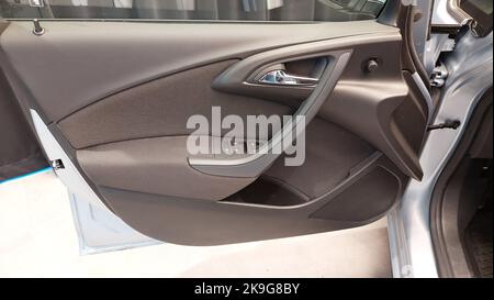 Opel Astra Sport Tourer 2016 habitacle intérieur sièges intérieur sans personne à l'intérieur du cockpit Banque D'Images