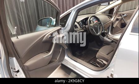 Opel Astra Sport Tourer 2016 habitacle intérieur sièges intérieur sans personne à l'intérieur du cockpit Banque D'Images