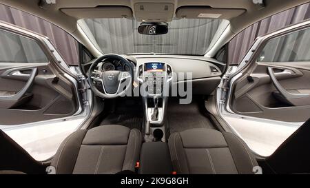 Opel Astra Sport Tourer 2016 habitacle intérieur sièges intérieur sans personne à l'intérieur du cockpit Banque D'Images