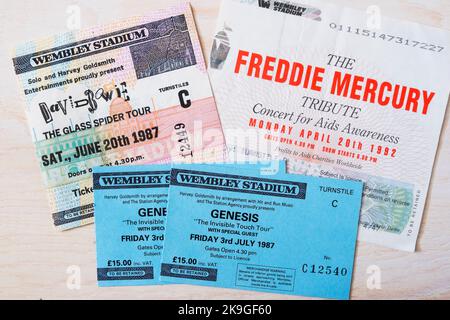 Billets pour les concerts hommage à Genesis, David Bowie et Freddie Mercury en 1980s et 1990s au stade Wembley, Londres, Royaume-Uni Banque D'Images