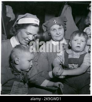 Transport d'enfants de Finlande dans le cadre de l'évacuation des enfants pendant la guerre. Ici avec beaucoup. Banque D'Images