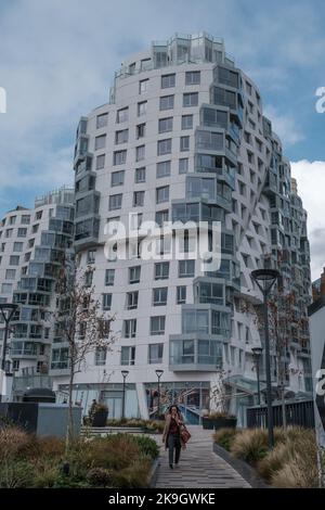 Frank Gehry a conçu Prospect place, un nouveau bâtiment résidentiel dans le cadre du projet de construction de la centrale électrique de Battersea, Wandsworth, Londres. Banque D'Images