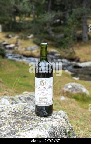 Grau Roig, Andorre : 2022 Ocotober 27 : Château Lascombes 1983 bouteille de vin Margaux. Un vin rouge de Médoc, Bordeaux, France. Fabriqué en Cabernet Sauvi Banque D'Images