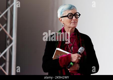 Dogliani, Italie. 6 mai 2017. Alessandra Comazzi, journaliste et critique de la télévision, au Dogliani TV Festival Banque D'Images