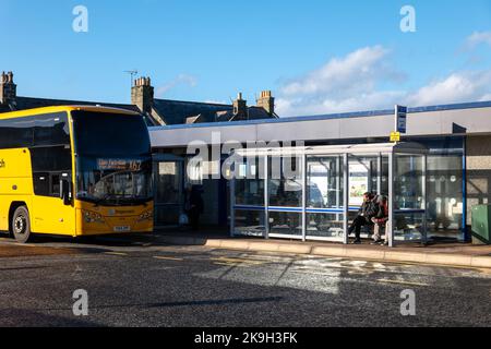 26 octobre 2022. Fraserburgh, Aberdeenshire, Écosse. C'est la gare routière à Hanover Street, Fraserburgh un après-midi ensoleillé. Banque D'Images