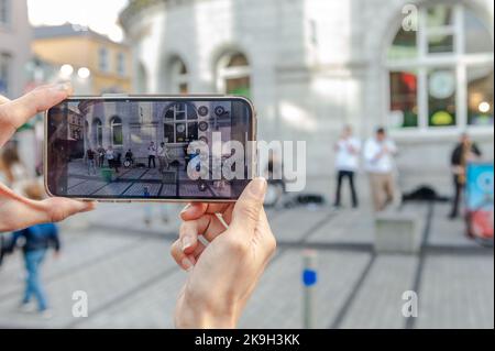 Cork, Irlande. 28th octobre 2022. Aujourd'hui est le premier jour du festival de jazz Guinness Cork 44th. En plus des groupes qui jouent dans les lieux, les rues de Cork accueillent des concerts impromptus. Le jazz Band 'TBL8 Brass' de Dublin a joué à l'extérieur du bureau de poste principal sur Oliver Plunkett Street. Crédit : AG News/Alay Live News Banque D'Images