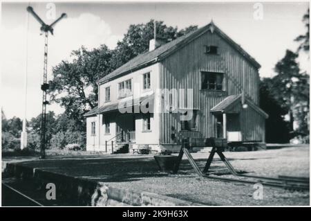 Gare d'Österbybruk. Chemin de fer de Dannemora-Harg, DHJ. Ouvert le 2/1 1878 et fermé le 1/8 1970. La gare a été construite en 1918 et la même année la cour de chemin de fer a été prolongée, qui a ensuite obtenu deux nouvelles voies. Banque D'Images