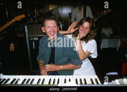 Memphis, Tennessee, États-Unis. 15th févr. 2011. Jerry Lee Lewis avec Kerrie McCarver le jour de mariage 1984. Photo de dossier: Robin Nelson/ZUMAPRESS.com/Alamy Live News Banque D'Images