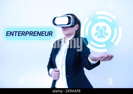 Texte d'écriture Entrepreneur. Aperçu de l'entreprise planification des ressources de l'entreprise base de données centralisée pour les processus d'affaires femme porte des lunettes VR et Banque D'Images