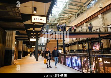 Londres - octobre 2022 : développement de boutiques et de restaurants de Battersea Power Station dans le sud-ouest de Londres Banque D'Images