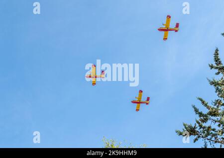 MADRID, ESPAGNE – le 6 OCTOBRE 2021 : un avion militaire volant dans une répétition de la parade aérienne de la Journée nationale espagnole célébrée à 12 octobre à Madrid, SP Banque D'Images
