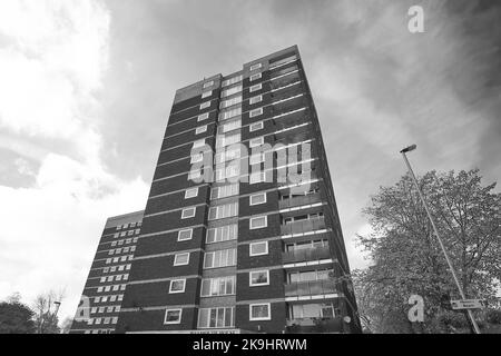 Grand bloc d'appartements à Tamworth, Royaume-Uni Banque D'Images