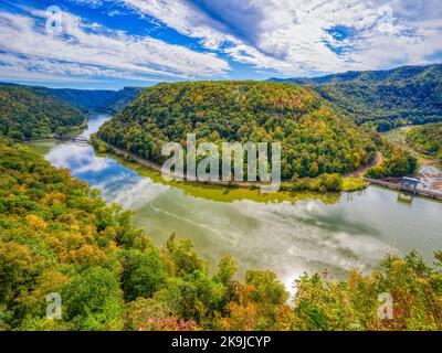 New River dans le parc national de New River gorge et la réserve du parc national de Hawks Nest en Virginie-Occidentale aux États-Unis Banque D'Images