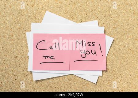 Appelez-moi et Mlle vous notes écrites à la main Banque D'Images