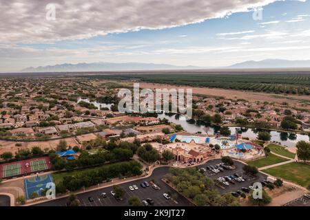 Le lac Sahuarita et le développement d'une nouvelle maison en Arizona près de Tucson Banque D'Images