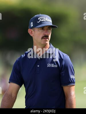 Miami, États-Unis. 28th octobre 2022. DORAL, FL - 28 OCTOBRE : Wade Ormsby de Punch marchez vers le premier green pendant les quarts de finale du LIV Golf Invitational - Miami à la Donald Trump National Doral Miami sur 28 octobre 2022 à Doral, Floride. (Photo par Alberto E. Tamargo/Sipa USA) crédit: SIPA USA/Alay Live News Banque D'Images