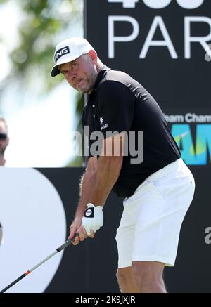 Miami, États-Unis. 28th octobre 2022. DORAL, FL - 28 OCTOBRE : Lee Westwood dévie le deuxième trou lors des quarts de finale du LIV Golf Invitational - Miami à la Donald Trump National Doral Miami sur 28 octobre 2022 à Doral, Floride. (Photo par Alberto E. Tamargo/Sipa USA) crédit: SIPA USA/Alay Live News Banque D'Images
