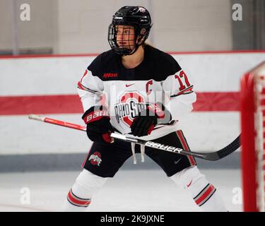 Columbus, Ohio, États-Unis. 28th octobre 2022. Ohio State Buckeyes avance Emma Maltais (17) se réchauffe avant de faire face aux Gophers d'or du Minnesota dans leur jeu à Columbus, Ohio. Brent Clark/CSM/Alamy Live News Banque D'Images