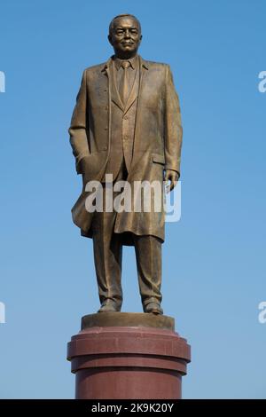 SAMARKAND, OUZBÉKISTAN - 12 SEPTEMBRE 2022 : monument à l'Islam Karimov - le premier président de l'Ouzbékistan en gros plan Banque D'Images