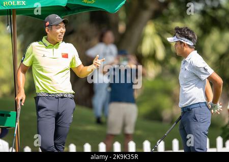 CHONBURI, THAÏLANDE - OCTOBRE 29: Bo Jin de Chine et Ratchanon “TK” Chantananuwat de Thaïlande avant leur début au Round 3 au Championnat amateur Asie-Pacifique 2022 au Amata Spring Country Club on 29 octobre 2022 à CHONBURI, THAÏLANDE (photo de Peter van der Klooster/Alay Live News) Banque D'Images