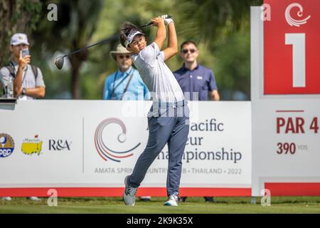 CHONBURI, THAÏLANDE - OCTOBRE 29: Ratchanon “TK” Chantananuwat de Thaïlande débarque sur le premier trou au cours de la ronde 3 au Championnat amateur Asie-Pacifique 2022 au Amata Spring Country Club on 29 octobre 2022 à CHONBURI, THAÏLANDE (photo de Peter van der Klooster/Alay Live News) Banque D'Images