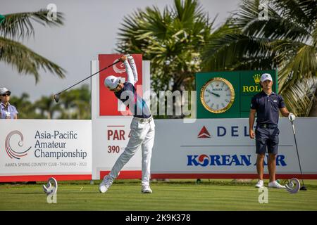 CHONBURI, THAÏLANDE - OCTOBRE 29: Pongsapak Laopakdee de Thaïlande sur le premier tee de la ronde 3 au Championnat amateur Asie-Pacifique 2022 au Amata Spring Country Club on 29 octobre 2022 à CHONBURI, THAÏLANDE (photo de Peter van der Klooster/Alamy Live News) Banque D'Images