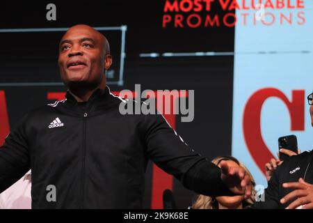 Glendale, Arizona, Glendale, Arizona, États-Unis. 28th octobre 2022. GLENDALE, AZ - OCTOBRE 28: Pose sur la balance pendant le Paul v Silva: Pesée à la Desert Diamond Arena sur 28 octobre 2022 à Glendale, Arizona, États-Unis. Crédit : ZUMA Press, Inc./Alay Live News Banque D'Images