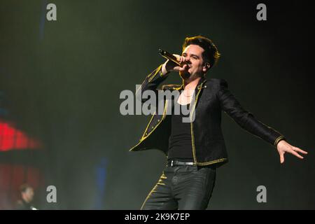 Chicago, États-Unis. 28th octobre 2022. Brendon Urie de panique ! À la discothèque pendant la visite Viva Las Vengeance au Centre Uni sur 28 octobre 2022, à Chicago, Illinois (photo de Daniel DeSlover/Sipa USA) crédit: SIPA USA/Alay Live News Banque D'Images