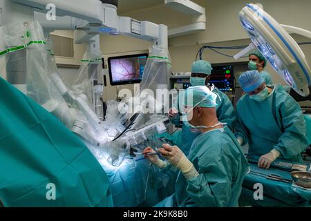 Hradec Kralove, République tchèque. 27th octobre 2022. Chirurgie cardiaque robotique au département de cardiologie de l'hôpital universitaire Hradec Kralove, République Tchèque, on 27 octobre 2022. Crédit : David Tanecek/CTK photo/Alay Live News Banque D'Images