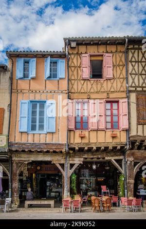 Les maisons à colombages du village médiéval de Mirepoix dans le sud de la France (Ariège) Banque D'Images